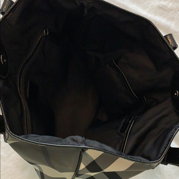 ♥️💋 BURBERRY Authentic Victoria check tote 👜 🥰 - Picture 5 of 8